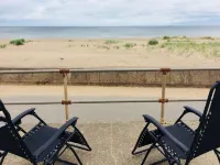 Comfy Holiday Home & Beach Hut