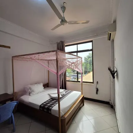 Tulivu Urban - Twiga Hotel