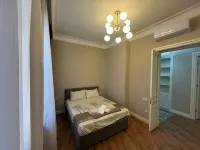 4-bedroom apartment in delightful with WiFi, AC in center Hotels in Khazar