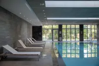Clarion Paris CDG Airport - piscina