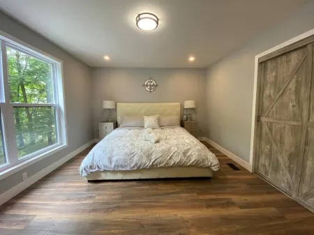 Lafontaine Beach House - HOT TUB & SAUNA Отели в г. Тини