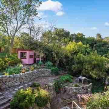 Charming 2-bedroom chateau with WiFi, fitness room in Topanga Hotel Exterior