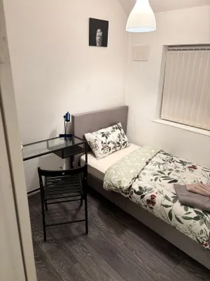 Cozy Stay Near Airport/NEC/HS2/Contractors  호텔