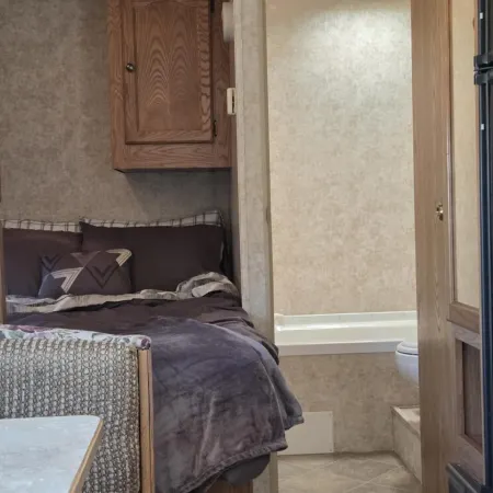 Cozy RV in the Middle of Forks 3 blocks from main Street