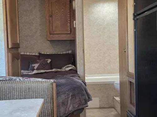 Cozy RV in the Middle of Forks 3 blocks from main Street