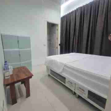 Private apartment room with WiFi and AC, warm warter  in welcoming Tambon Rawai Rooms