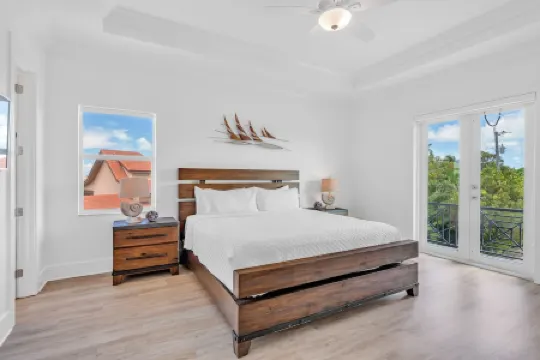 Modern luxury combined with incomparable boating, perfect pool home getaway!