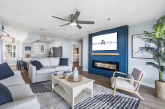 Charming Lakefront Access and Fun Amenities - Delightful Ozark Retreat