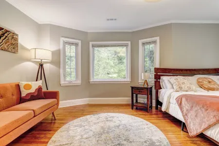 Hilltop Retreat w/ Pool, Games & Sunroom Отели рядом с достопримечательностью «Patapsco Valley State Park - Pickall Area (Reservations Only Entrance)»