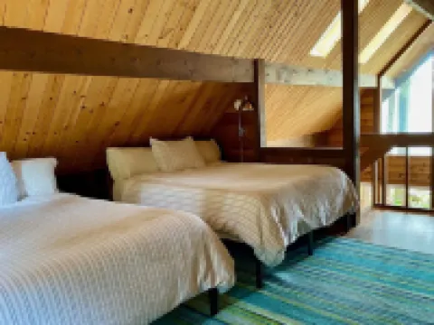 Waterfront Burton Loop - The Very Best Of Vashon, cozy cabin with a harbor view. Hotels in Vashon