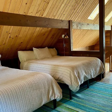Waterfront Burton Loop - The Very Best Of Vashon, cozy cabin with a harbor view.
