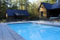 4-bedroom cabin in nice Coloma with fitness room, AC, WiFi