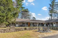 Cabin W/Private Hot tub,PetFriendly, Fire pit 10min  Loon mtn & owls Nest Resort