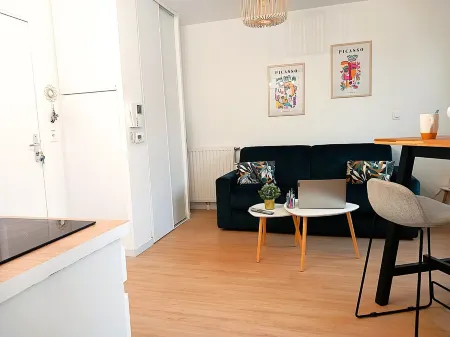 STUDIO 20m2 5MIN DE LA GARE RER Отели рядом с достопримечательностью «Высшая школа экономических и коммерческих наук»