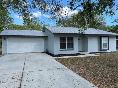 Charming 2-bedroom house in tranquil LaBelle with WiFi, AC