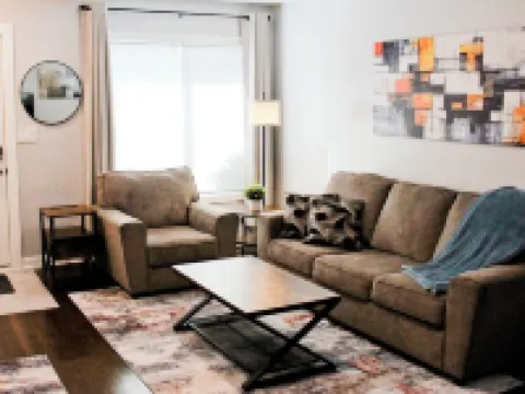 Grade A Working Class Safe Neighborhood 3Br up to 6 Guests. Updated & Best Price Hotels in Burbank