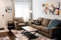 Grade A Working Class Safe Neighborhood 3Br up to 6 Guests. Updated & Best Price Hotel a Burbank