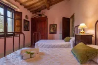 Podere Colombaio - Verbena chalet in historical Podere in Val d'Orcia Hotels in Radicofani