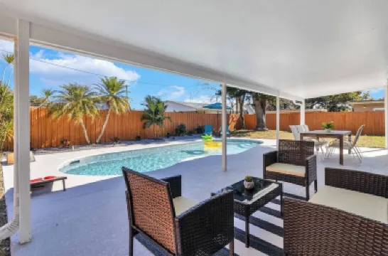 4 Bedroom Pool Home - Pet Friendly Hotels near Englewood Park