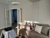 Modern & spacious, cozy balcony to mountains from Bishkek Center. Các khách sạn ở 