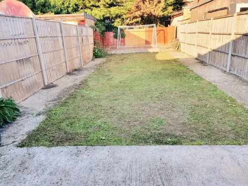 Amazing 5 Bedroom Home Away From Home Hotels in Feltham