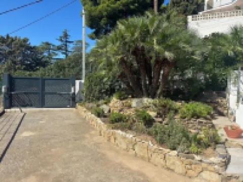 Superb sea view apartment with private pool! 5 minutes from the center.