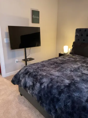 Stylish Townhome in Prime Location Отели в г. Фолл Крик Тауншип