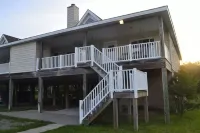 One level 4 Bedroom House with Pool, Large Docks, Canal Access - The Turtle Club
