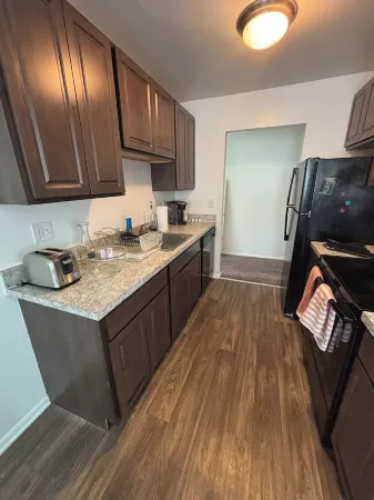 Chic 1-bedroom apartment with AC, fitness equipment in peaceful Warren