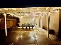 Chandelier Retreat 3Br/2BA/ King Bed /85”75”32” TVs/ Near Hard Rock Casino