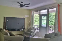 Family-friendly environment with panoramic views of the mountains Các khách sạn ở Petite Soufriere