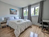3BR 6Beds 5min Walk distance to Metro, Free Parking, next to Place Bell AC