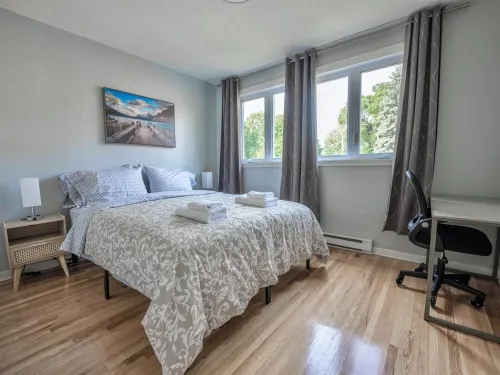 3BR 6Beds 5min Walk distance to Metro, Free Parking, next to Place Bell AC