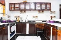 luxurious 4 bedroom house with Jaccuzi and  movie room in Mombasa Bamburi Utange Các khách sạn gần Haller Park - Butterfly Pavilion