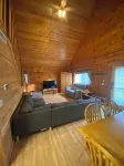 Charming 3-bedroom cabin in Warrens with WiFi. Close to ATV access point.