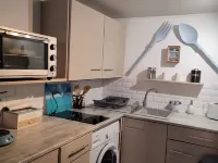 Pavillon Pour 4 Personnes au Bord de L'eau Hotels in Leucate