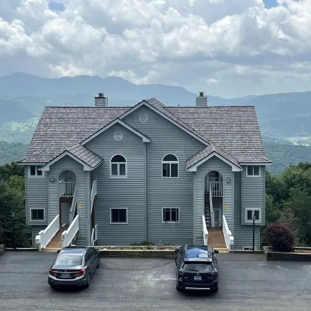 Beech Mountain Condo w/ spectacular views & close proximity to hiking and skiing