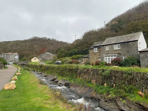 2 bedroom cottage: private parking, by harbour, pubs. Boscastle - North Cornwall Hotels in Boscastle