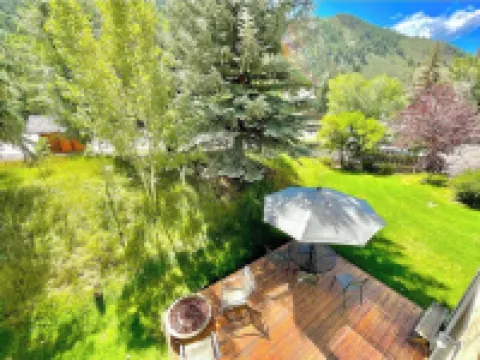 BRAND NEW Modern Mountain 4 bed 3 bath on Bus Line close to Vail & Beaver Creek!