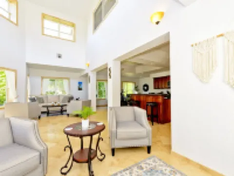 Luxury Waterfront Villa + FULL RESORT ACCESS! No sargassum! Hotels in Maya Beach