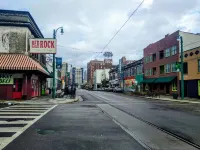 Awesome 1BR downtown condo near EVERYTHING!