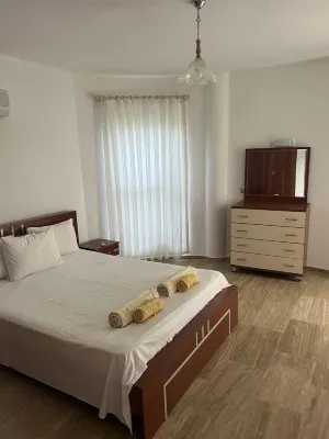 4 bedroom, Disabled friendly, quiet location near town center,  detached villa.