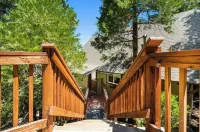 Views! Sunsets! Amenities! A-Frame Cabin Sleeping 8 Guests. Come Relax & Unwind!