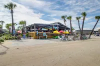 Spacious Tybee Island Retreat w/ Private Pool - 3 stjerner