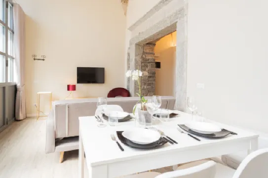 Romantic Escape in the 400s