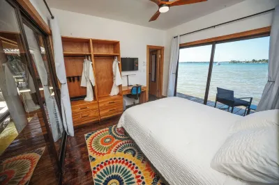 Beautiful 2 Bedroom-2 Bathroom OverWater Villa in Bastimentos, AC & Wifi Các khách sạn ở 