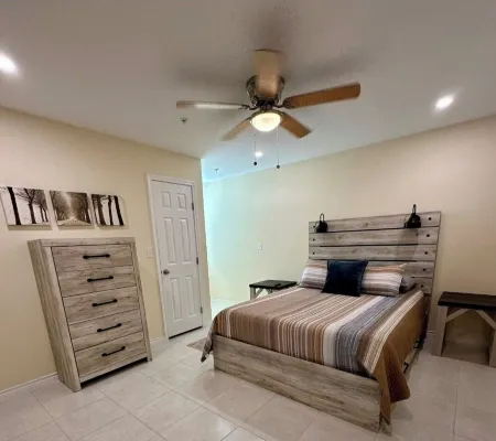 Charming 2-bedroom condo in fabulous Eagle Pass with AC, WiFi.