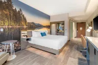 Cambria Hotel Lake Placid - Lakeside Resort - balcony