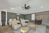 Historic Hideaway Stroll to Schlitterbahn