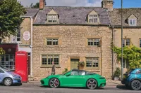 Coniston House - Eco Hot Tub Hotels in Longborough